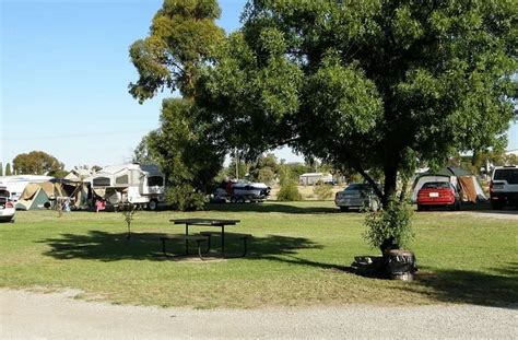 Moulamein Lakeside Caravan Park (CP) - Full Range Camping Directory