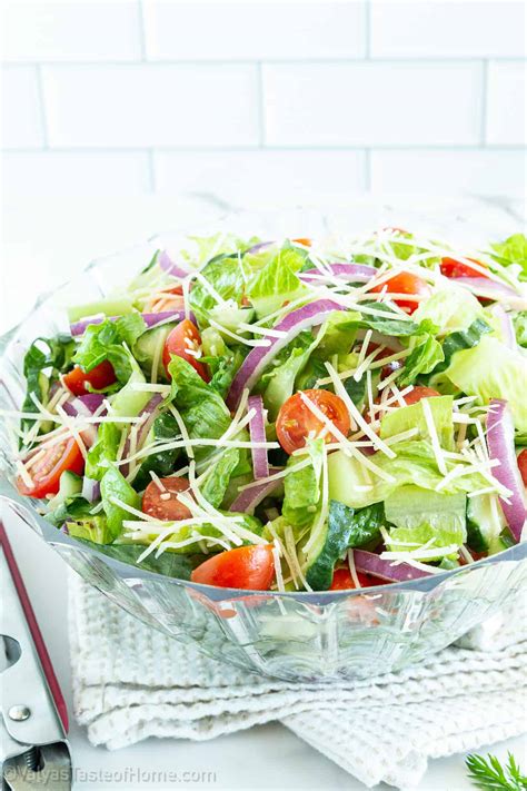 Quick and Easy Romaine Salad (with an Olive Garden Dressing)