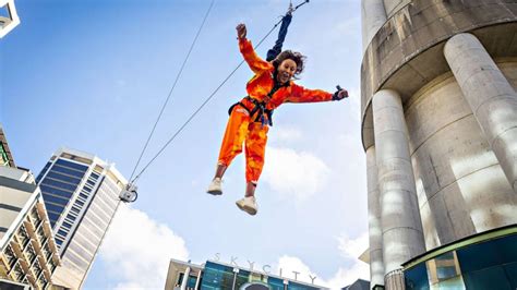 Robin Roberts makes 'once-in-a-lifetime' jump from New Zealand Sky ...