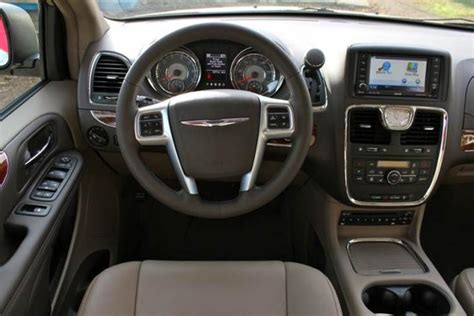 2012 Chrysler Town and Country - Information and photos - MOMENTcar