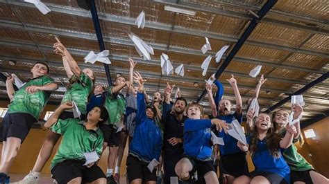 Paper plane champion delivers masterclass in Berwick | Herald Sun