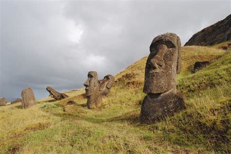 Moai statues