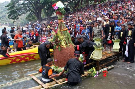 34+ Upacara Adat Jawa Timur Beserta Penjelasan dan Gambar {Lengkap ...