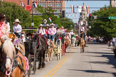 Smile & Wave Cheyenne- Grand Parades - Shortgo