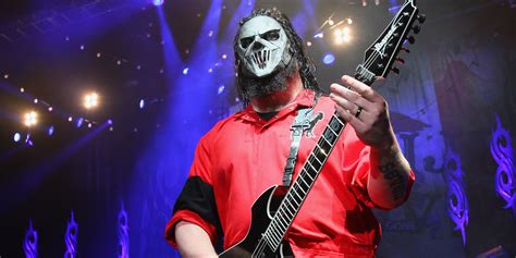 Slipknot Guitarist Mick Thomson Seriously Injured After Being ‘Stabbed ...