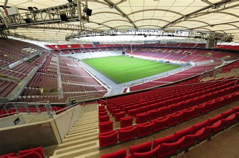 Vfb Stuttgart Stadion : Mercedes-Benz Arena: Stadt gibt dem VfB ...