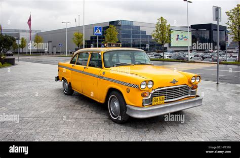 Vintage taxi hi-res stock photography and images - Alamy