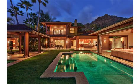 Celebrity Airbnb Home Rentals - DuJour | Celebrity houses, Hawaiian ...