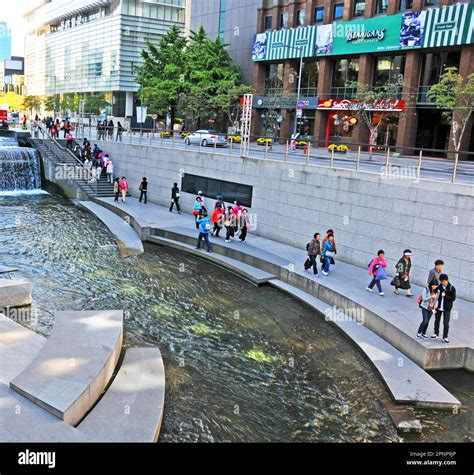 Cheonggyecheon river, Seoul, South Korea Stock Photo - Alamy