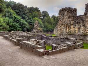 Fountains Abbey Ruins © David Dixon cc-by-sa/2.0 :: Geograph Britain ...