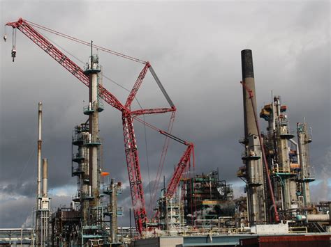 Imperial Oil cuts 2020 spending by 30%, to delay turnarounds amid ...