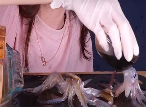 YouTuber Ssoyoung criticised for mukbang video eating live squid and ...