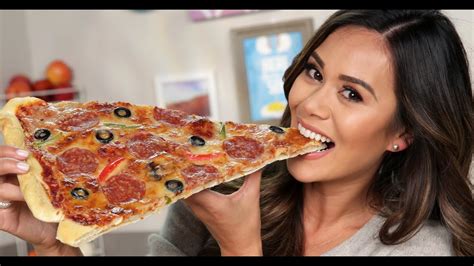 How to Make the World's Largest Pizza Slice | Eat the Trend - YouTube