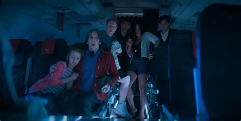 'No Way Up' Trailer - Sharks Attack a Plane at the Bottom of the Ocean ...