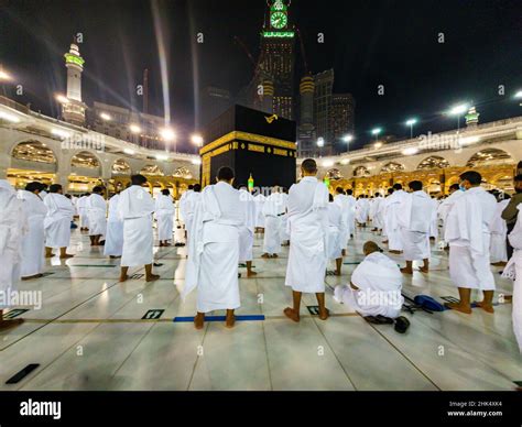 Kaaba At Night Wallpaper