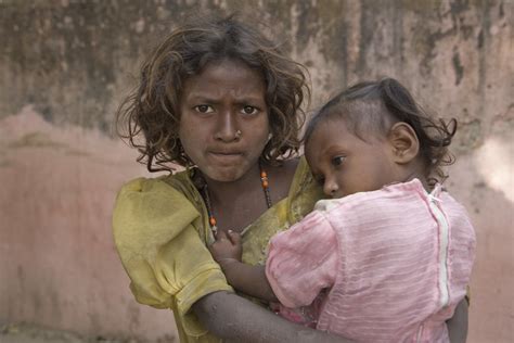 30 Indian children-beggar girl who must have slept on stre… | Flickr