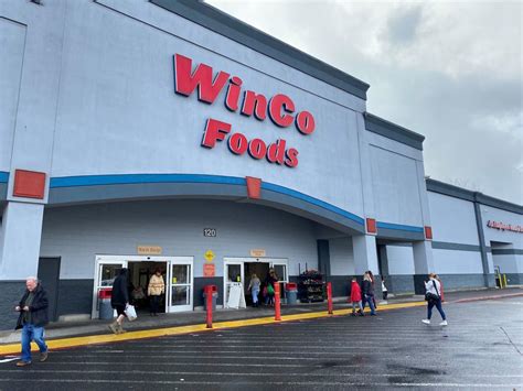 Following local grocery trend, WinCo adds 'senior shopping hours'