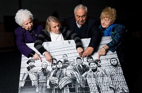 In 2015, 4 Survivors Posed With Iconic Auschwitz Photo 70 Years After ...