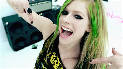 Smile {Music Video} - Avril Lavigne Photo (38792627) - Fanpop