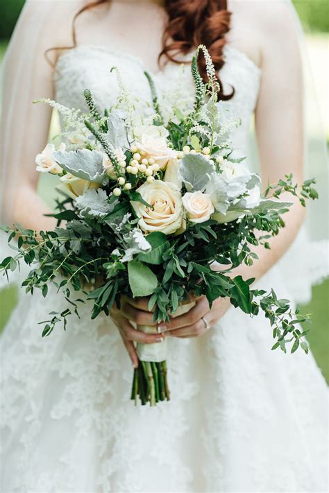 Best Wedding Flower Bouquets White Roses Background