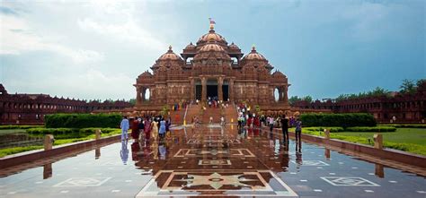 Top 5 most famous temples in North India