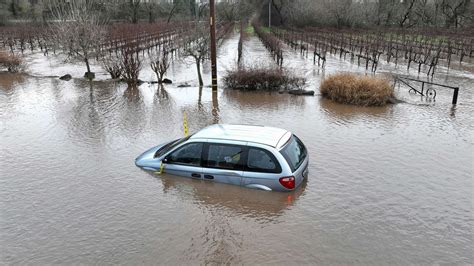 California storms live updates: 224,000 without power as severe weather ...