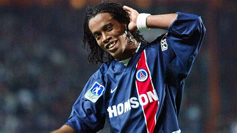 PSG Menarik Inspirasi dari Waktu Ronaldinho di Paris Untuk Bocoran Kit ...