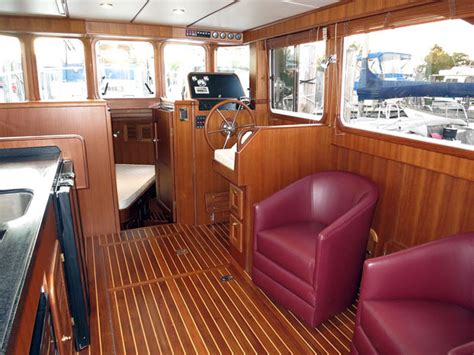 Helmsman Trawlers 31 Camano - Waterline Boats