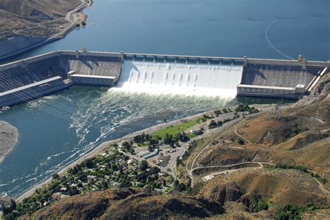 * Represa Grand Coulee * Altura: 168m. Inauguração: 1º de Junho de 1942 ...