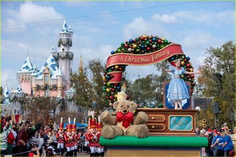 Here's Everyone Performing at the Disney Christmas Parade for 2022 ...