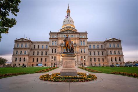 5 Best Ways To Enjoy The Michigan State Capitol For Your Homeschool ...