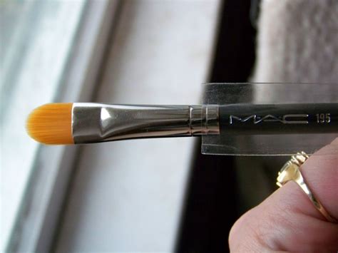 MAC Cosmetics 195 CONCEALER BRUSH - Reviews | MakeupAlley