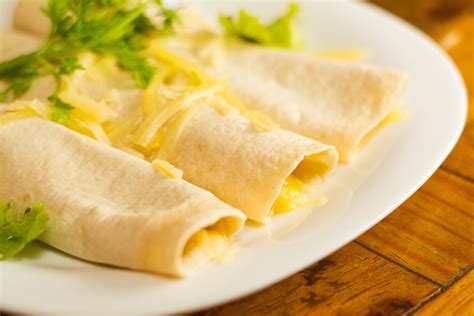 How to Make a Tortilla Cheese Roll Up: 7 Steps (with Pictures)