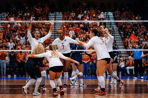 Texas Sweeps Louisville To Win NCAA Women's Volleyball National Title ...