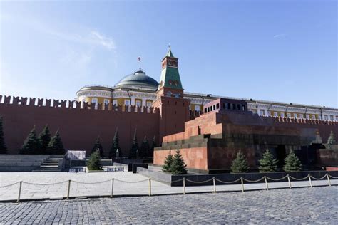 Premium Photo | Red square and lenin mausoleum in moscow