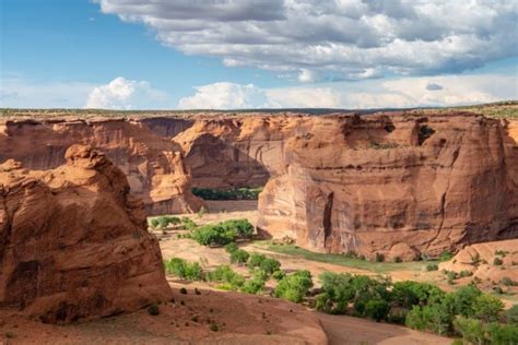 Visit Canyon de Chelly Arizona: tours, map, trails, entrance fee and hotels