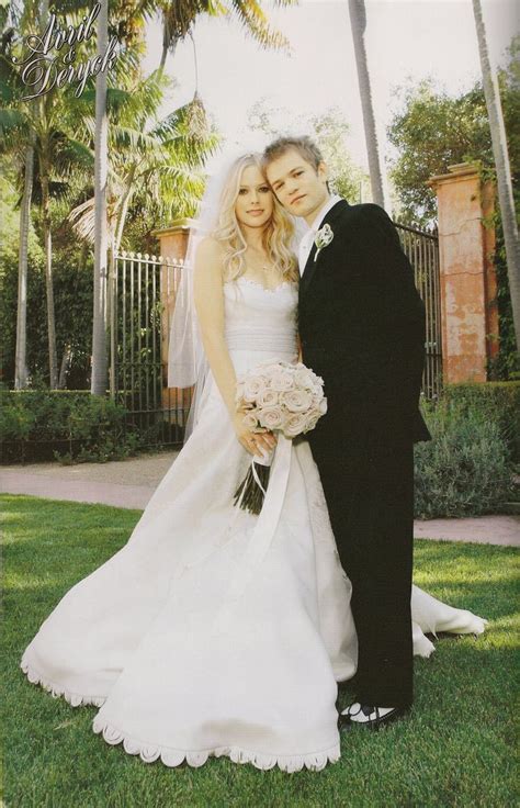 Pin by gio on Avril Lavigne-Under My Skin | Celebrity wedding dresses ...