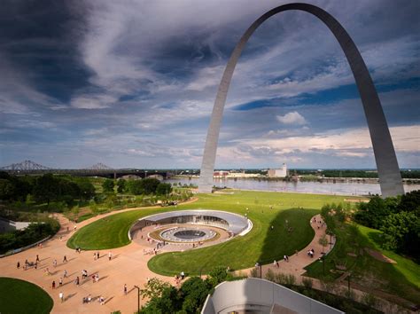 The Gateway Arch by Eero Saarinen: World's Tallest Arch - RTF