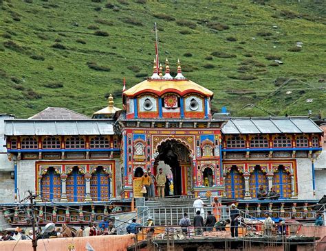 Badrinath Temple in Uttarakhand | Taj mahal india, India travel, India ...