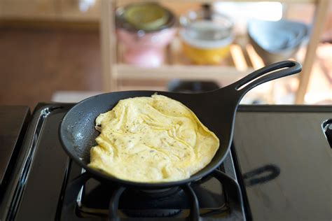 Iwachu Cast Iron Omelette Pan – Hand-Eye Supply