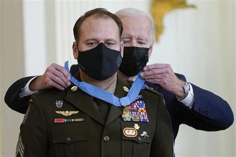 Heroism and Sacrifice Mark Soldiers' Medal of Honor Ceremony at White ...