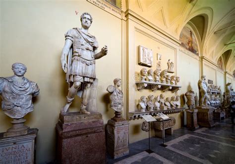 Roman Statues In The Vatican Museum In Rome Stock Photography - Image ...