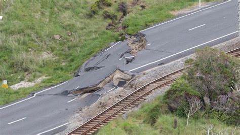 New Zealand: Thousands stranded after earthquakes - CNN