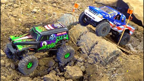 BiGFOOT vs GRAVE DiGGER - CLASSiC MATCHUP in a TiNY TRUCK ARENA - YouTube