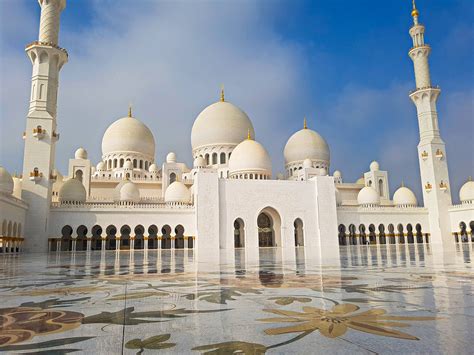 Explore the Grand Mosque in Abu Dhabi - Perceptive Travel