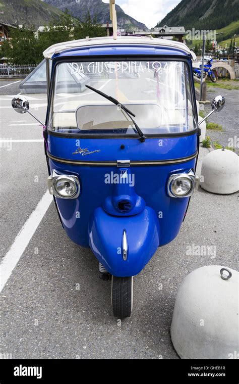 Piaggio three wheel italy hi-res stock photography and images - Alamy