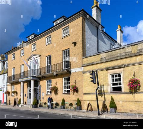 The Kings Arms Hotel, Castle Street, Christchurch, Dorset, England, UK ...