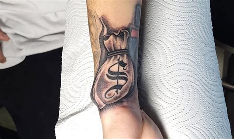 56 Outstanding Money Bag Tattoos That Will Help You Secure The Bag!