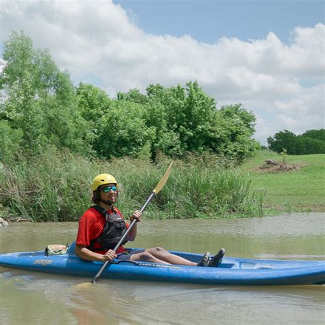 Video: Kayaking with the Outdoor Adventure Program • Southwestern ...