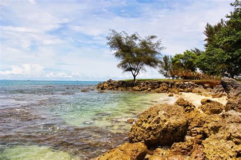 11 Spot Foto Pantai Carita BANTEN (HTM, Rute, Obyek Wisata)